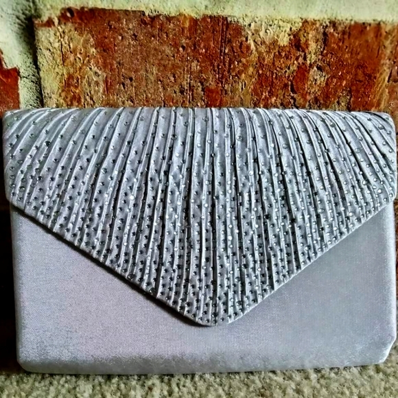 Clutch - Picture 1 of 2